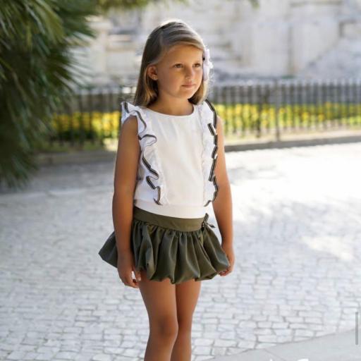 Falda-short y camiseta Olivo
